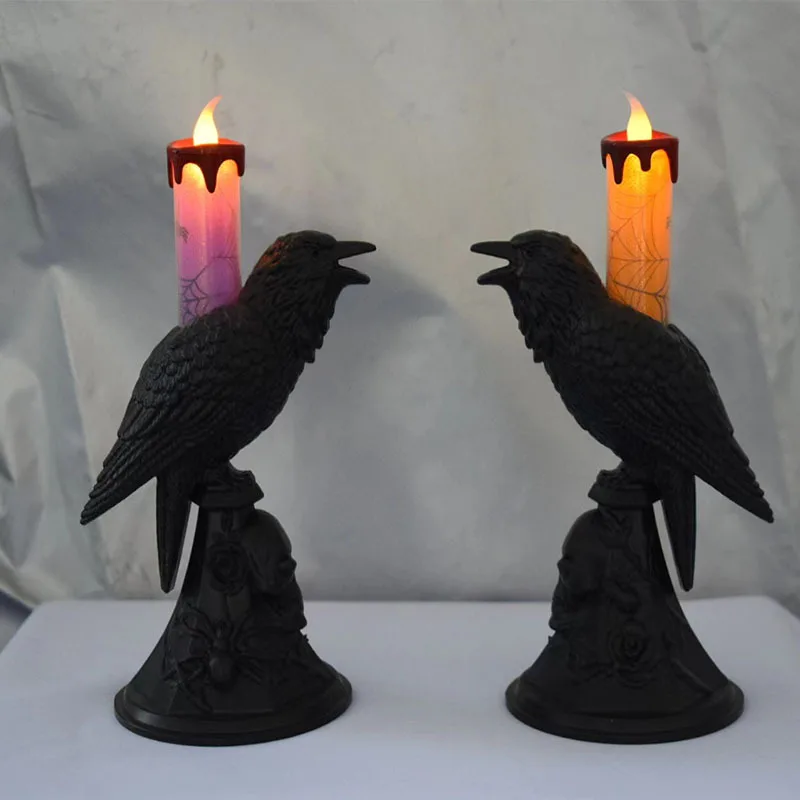 Candelabros de cuervo con velas decorativas
