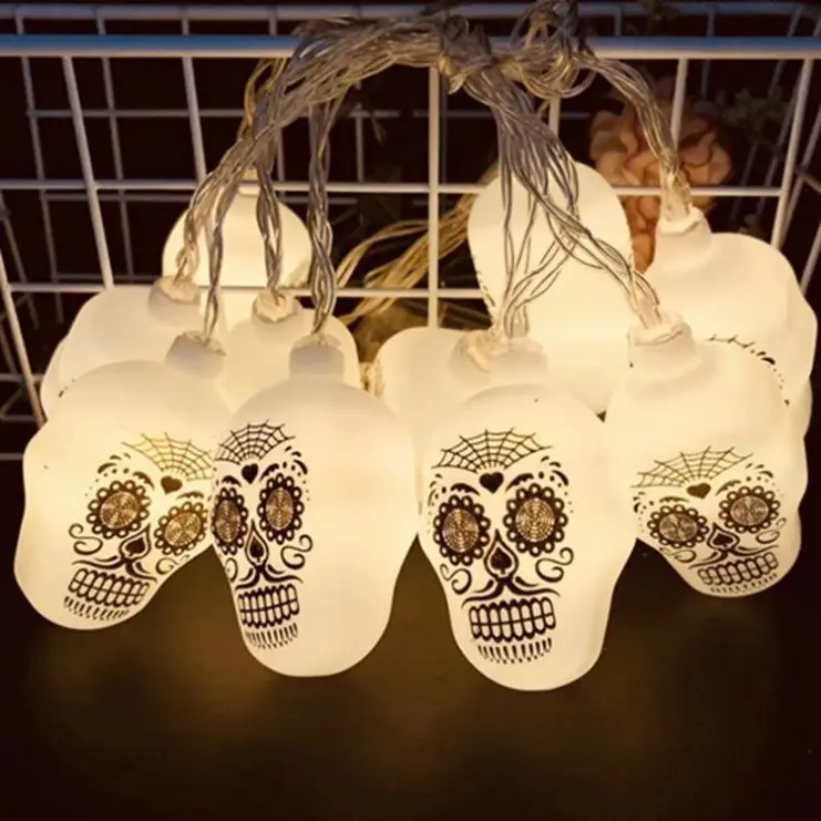 Luces de calaveras y catrinas decorativas