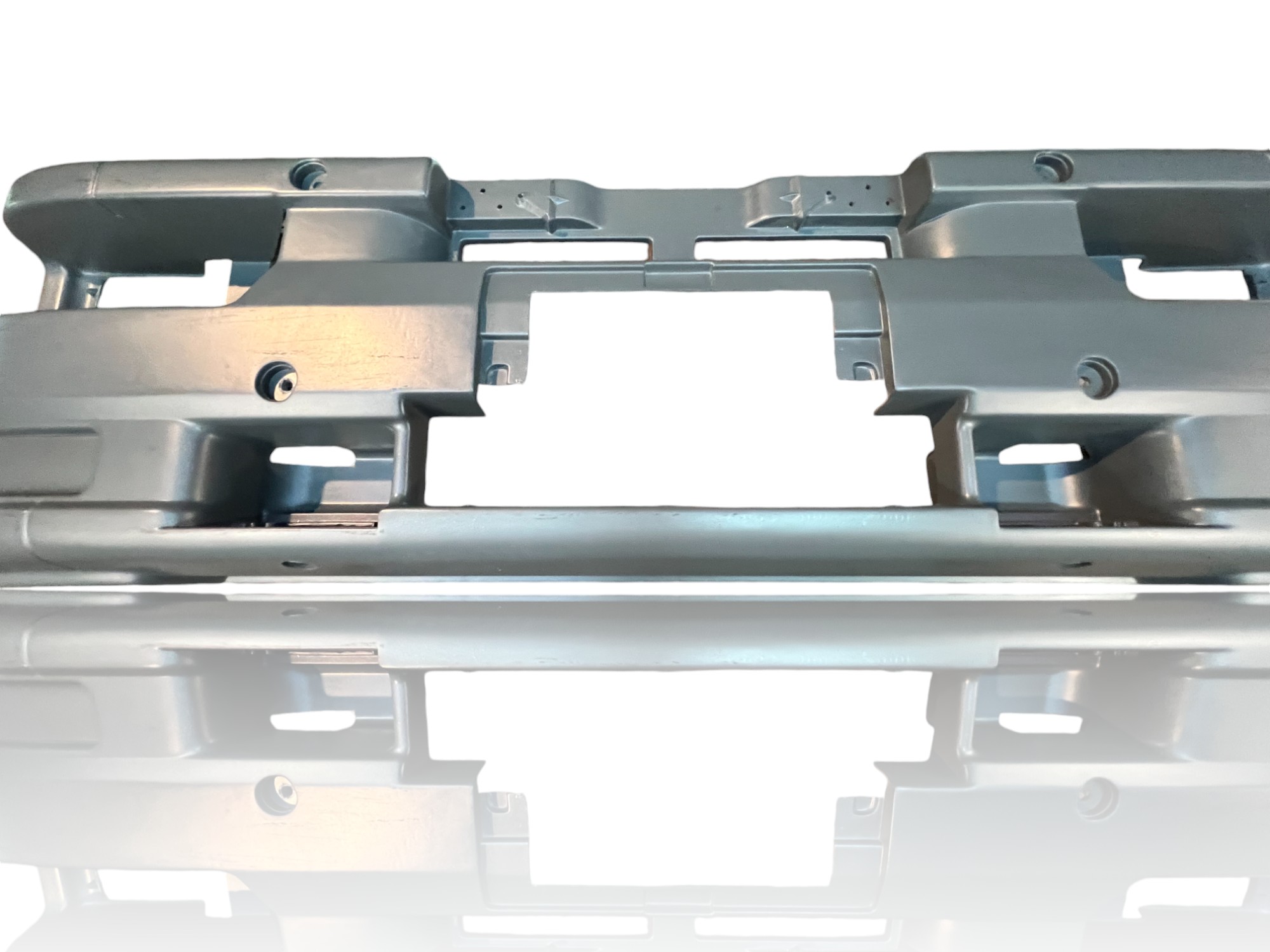 Priekinis bamperis  IVECO EuroTech OEM 8143031 / 98438449