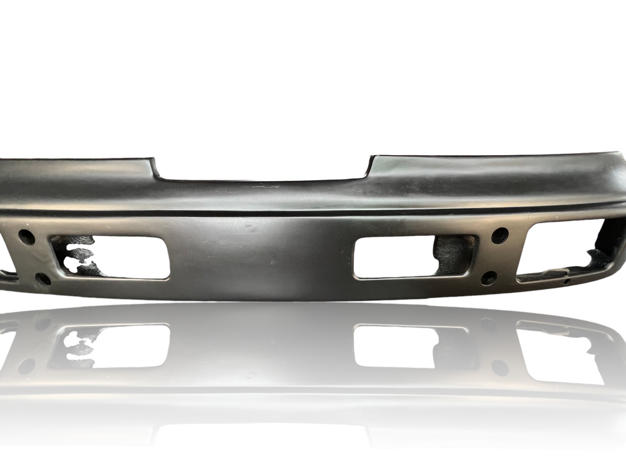 Priekinis bamperis Volvo FL6 OE 1072160