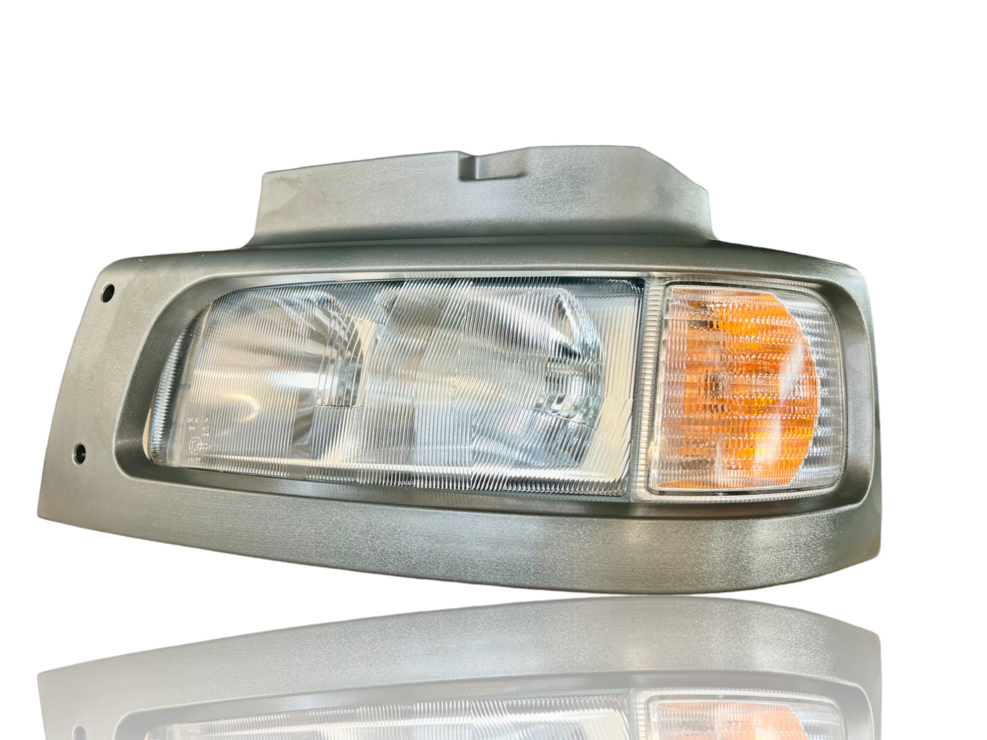 Priekinis žibintas Renault Midlum OE 5001853994