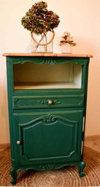 CLOVIS, Petit meuble avec niche