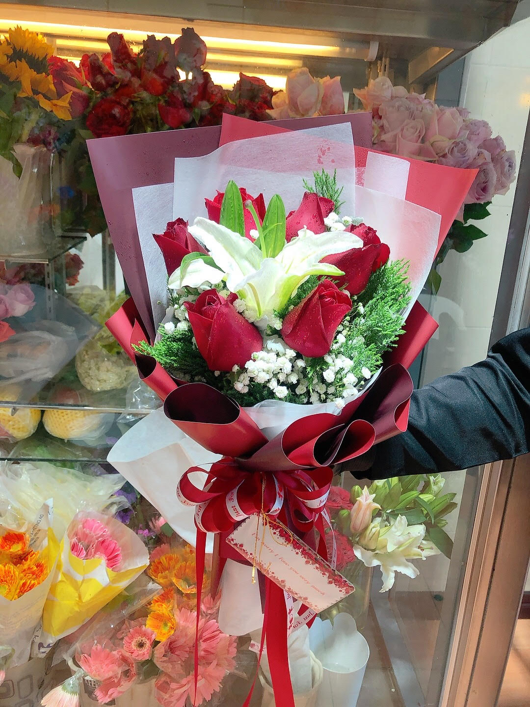 Elegant Rose and Lily Bouquet