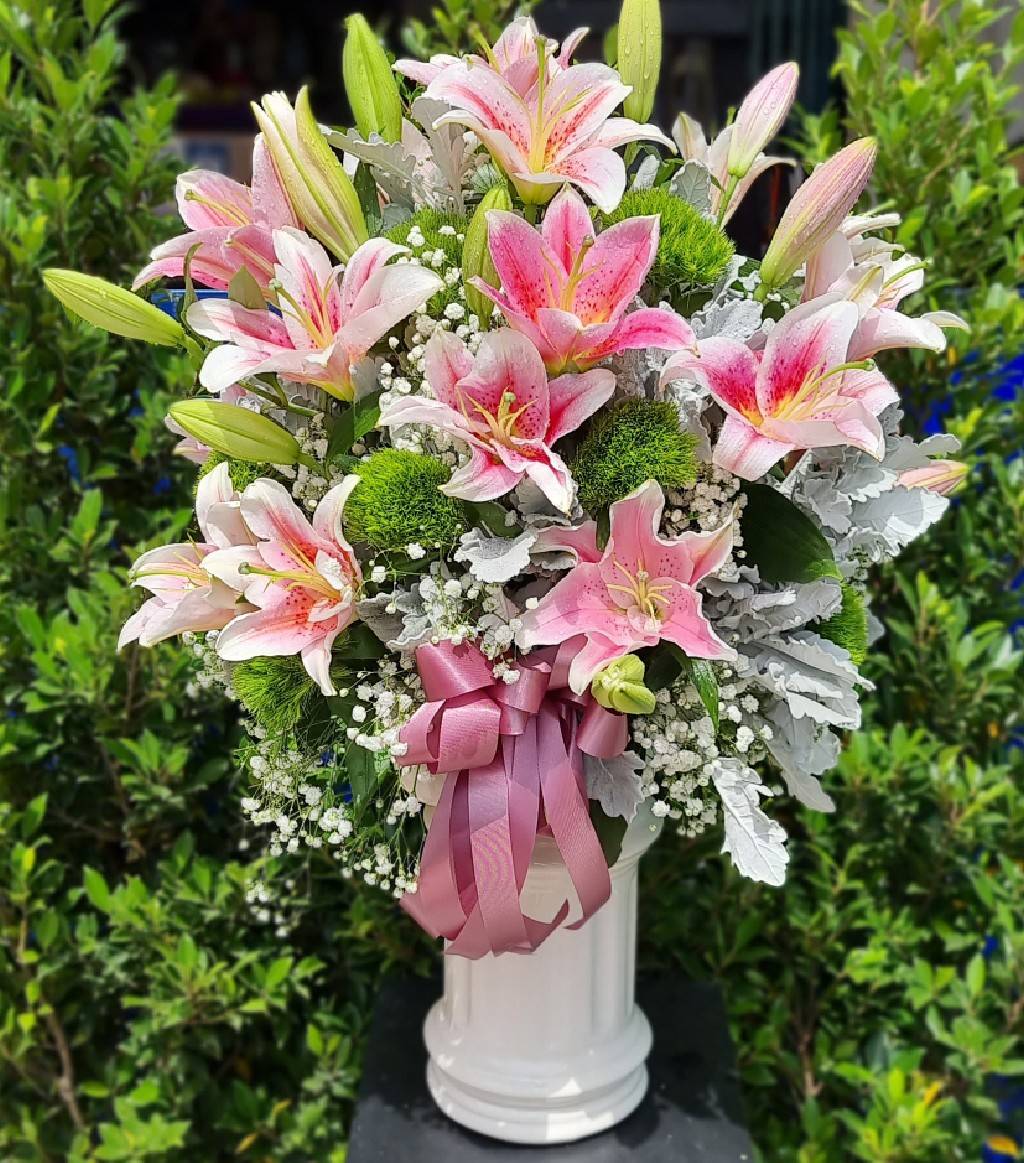 Elegant Lily Flower Arrangement