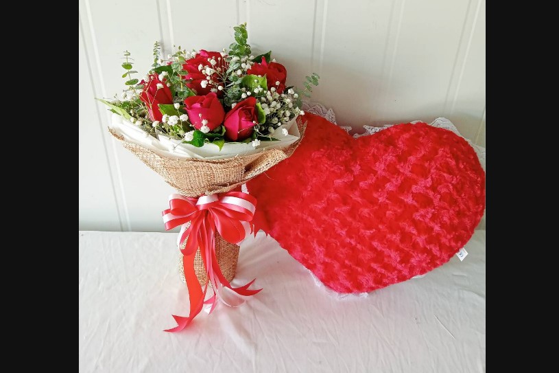 Bouquet and Heart Cushion Set