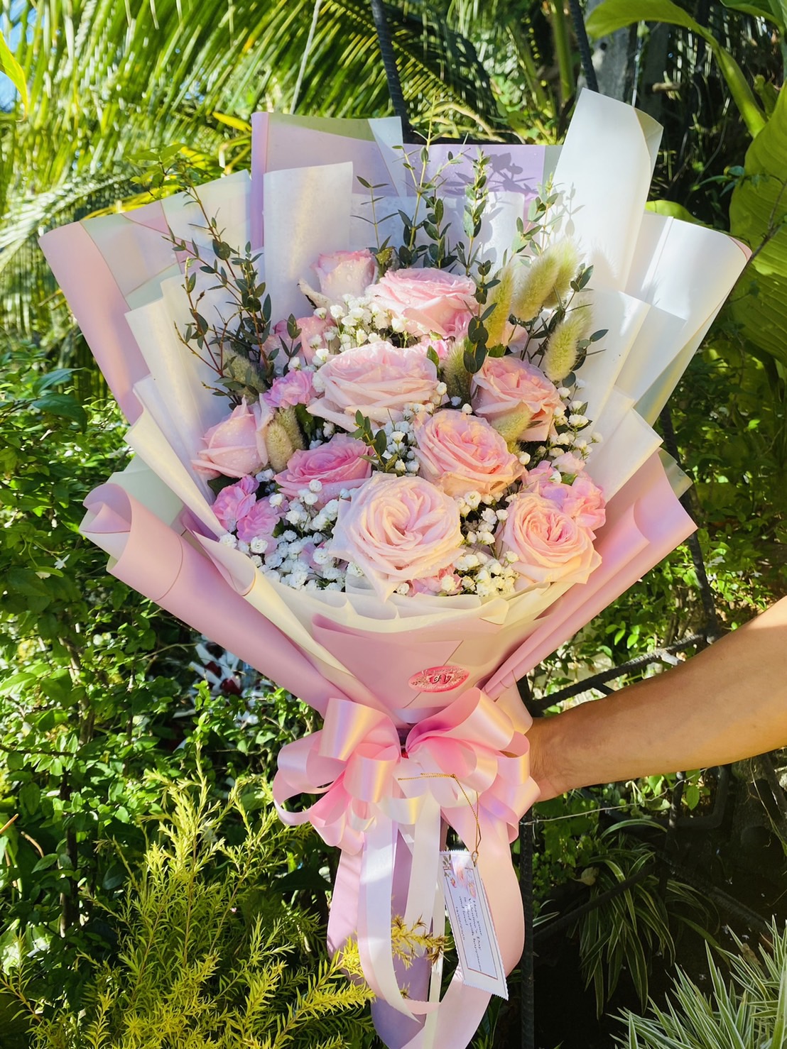 Elegant Pink Rose Bouquet