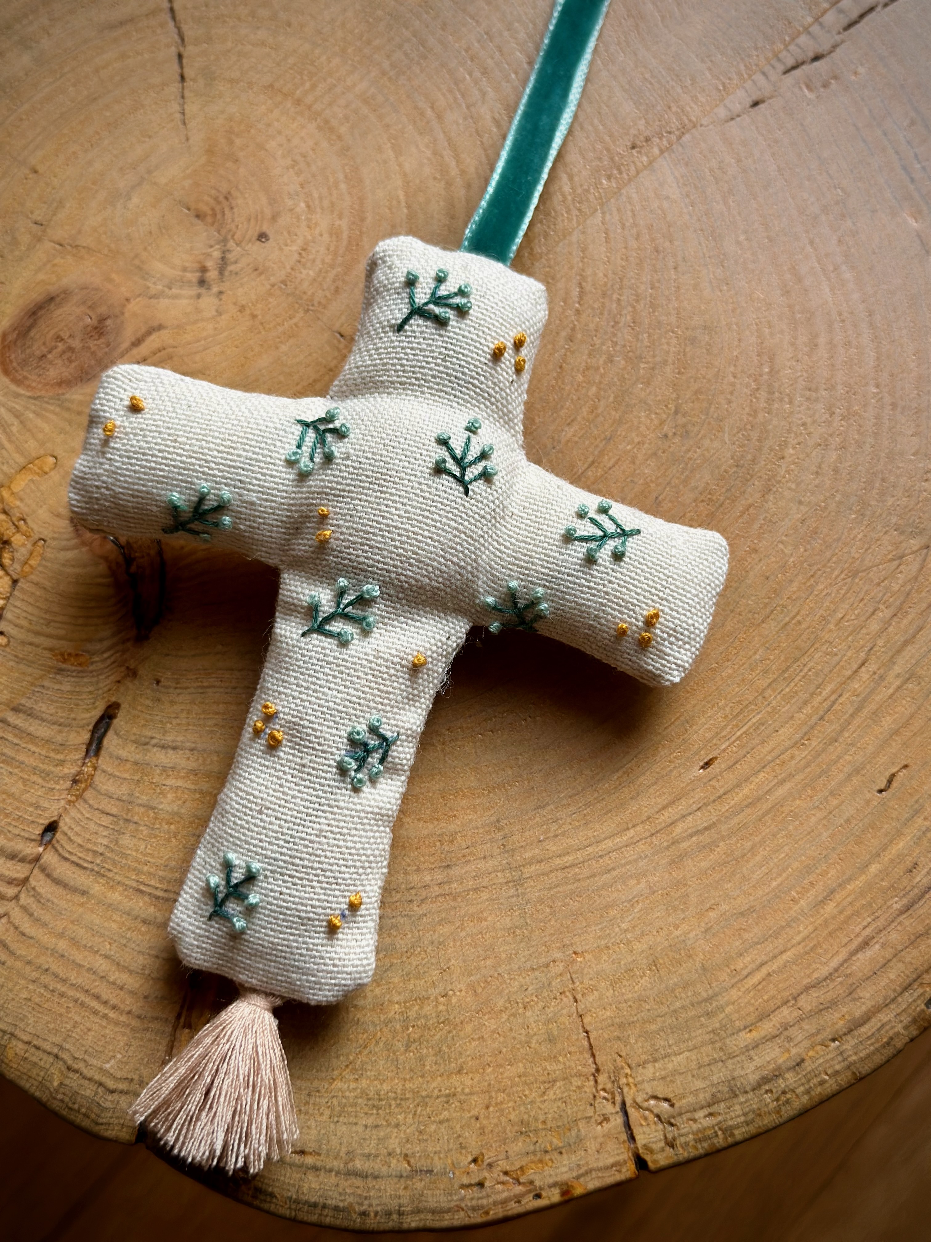 Cruz bordada ramitas