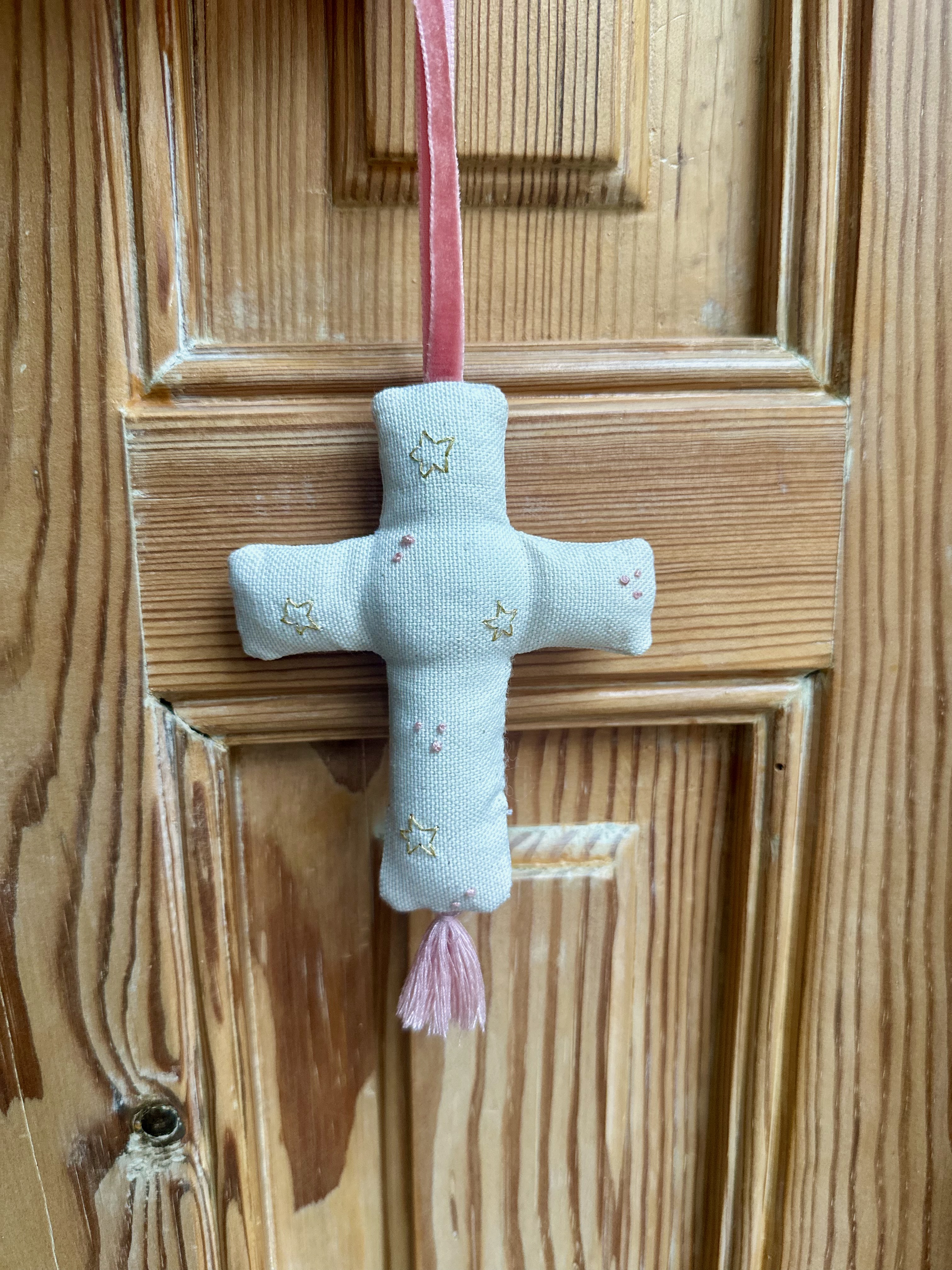 Cruz bordada estrellitas
