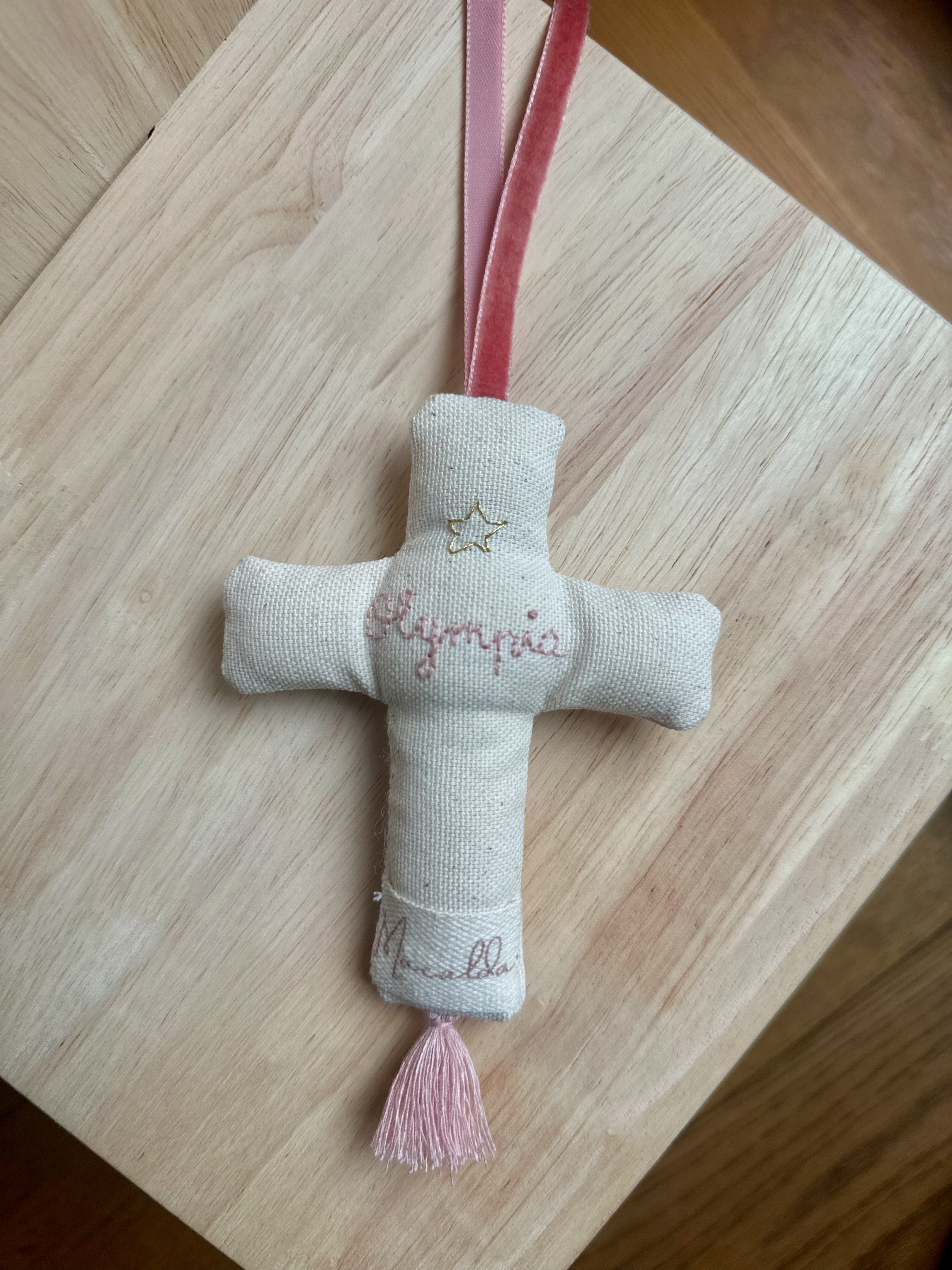 Cruz bordada estrellitas
