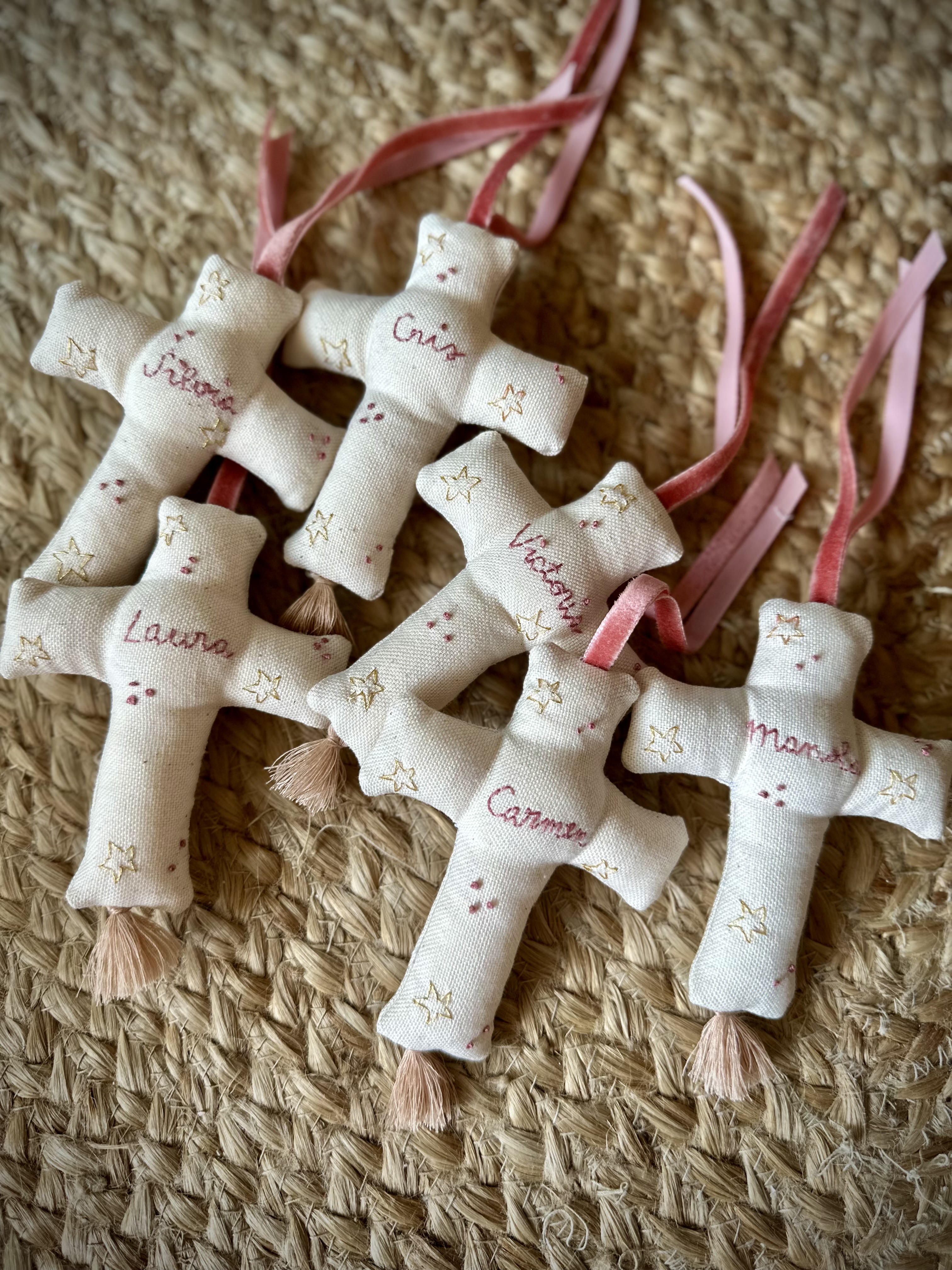 Cruz bordada estrellitas