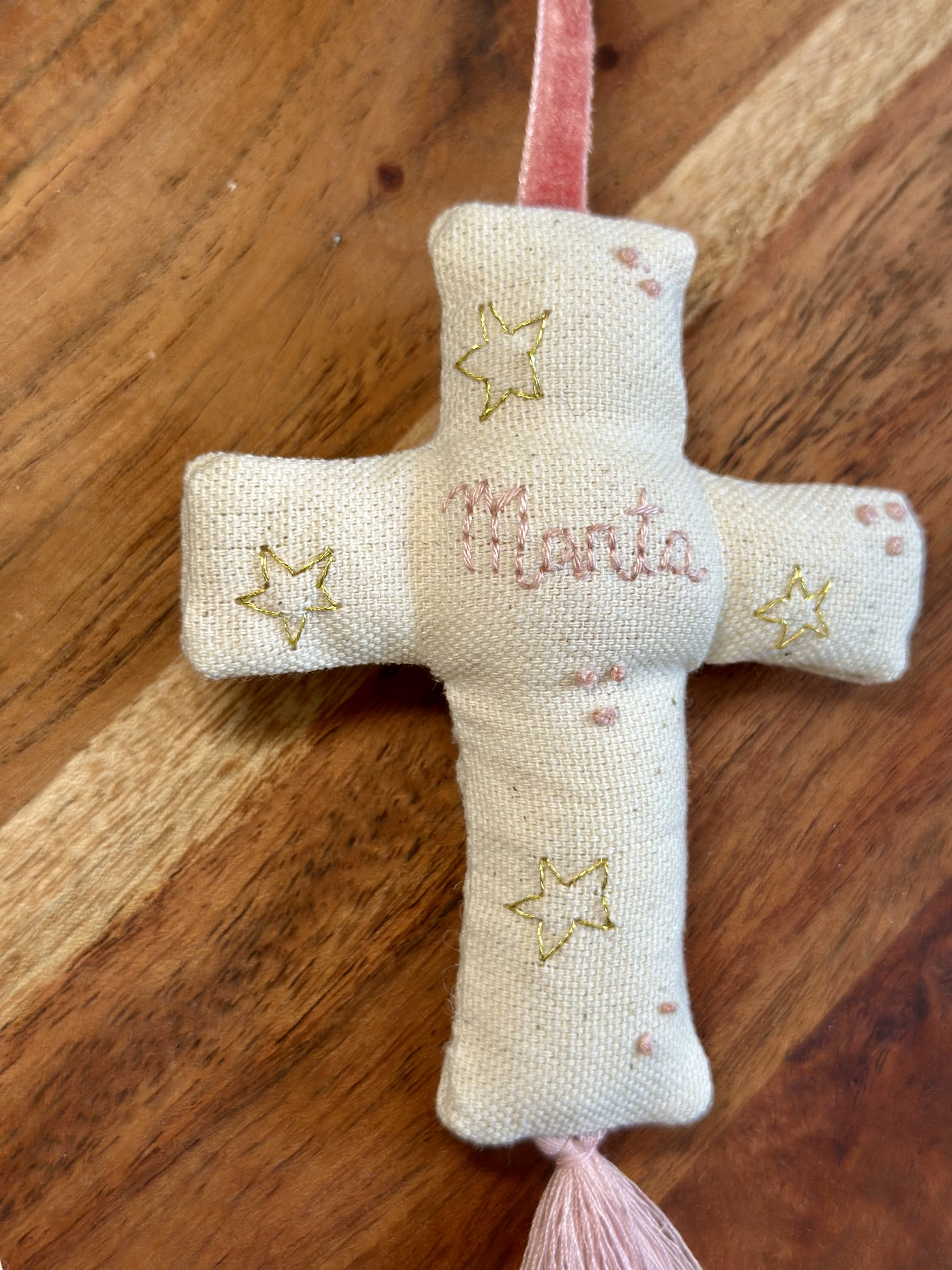 Cruz bordada estrellitas