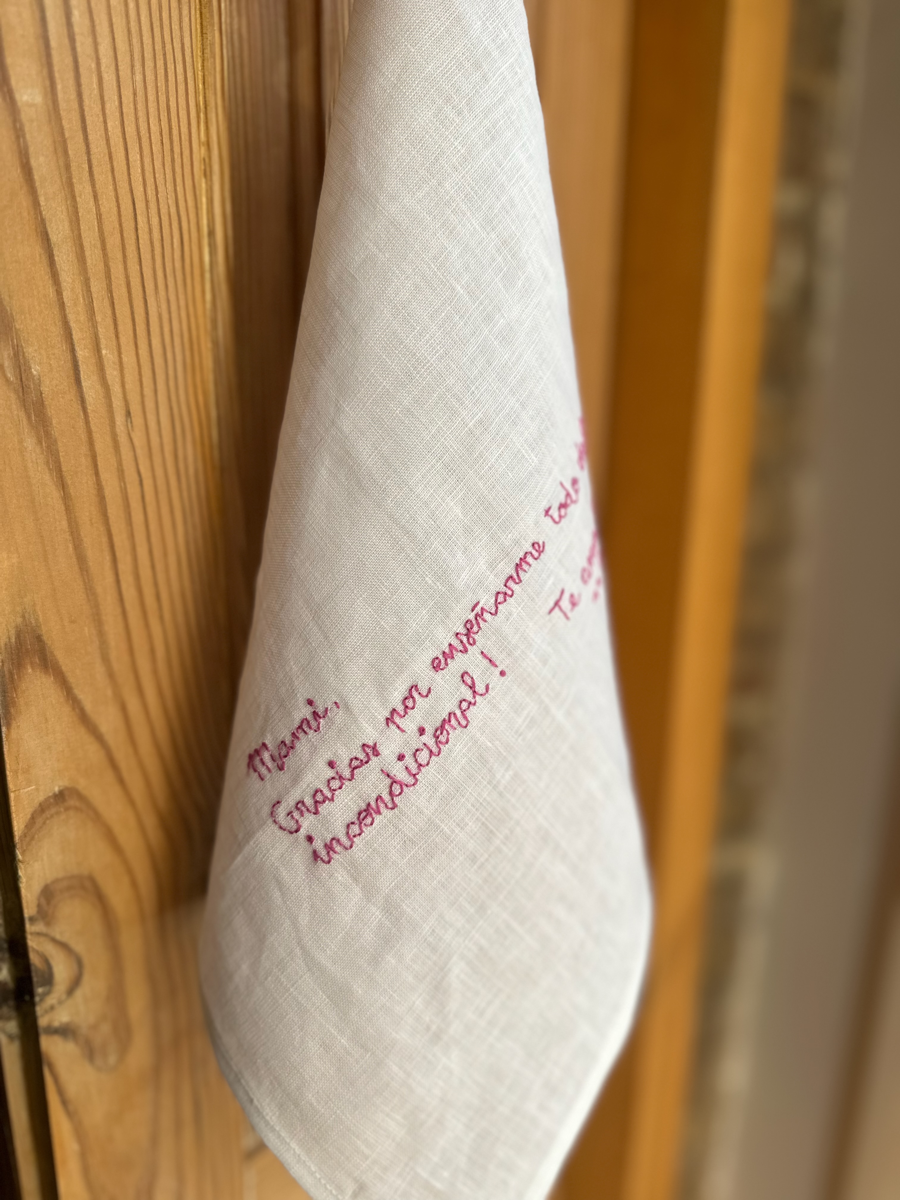 Pañuelo bordado a mano