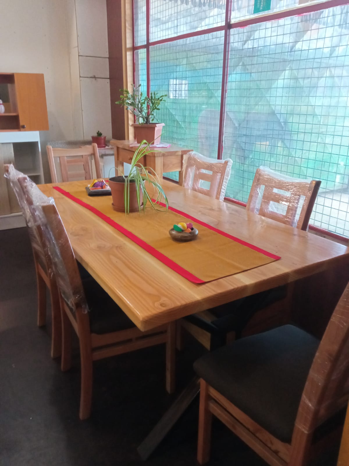 Mesa de comedor con sillas