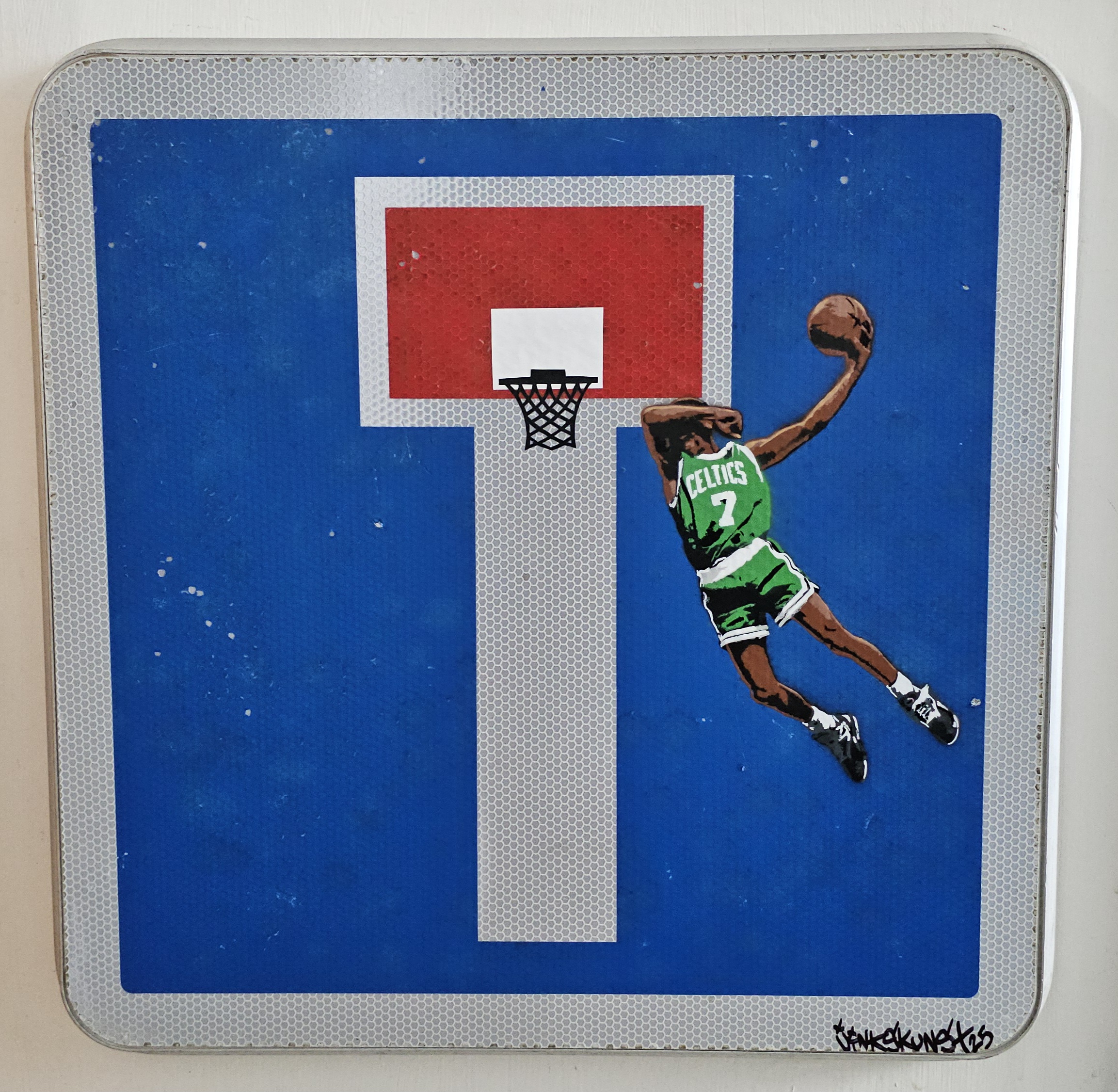 No look dunk by Dee Brown
