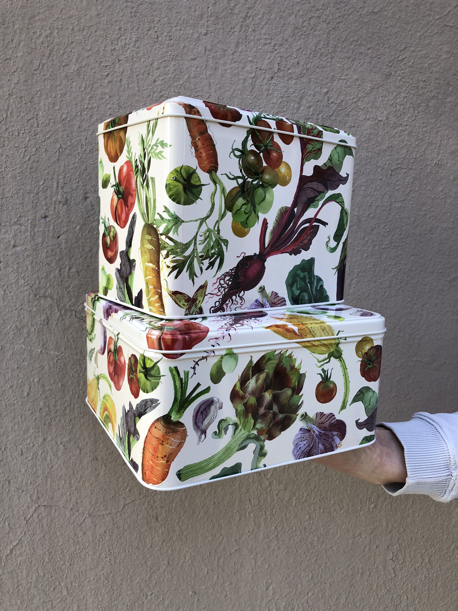 Hedelmät peltipurkki - matala