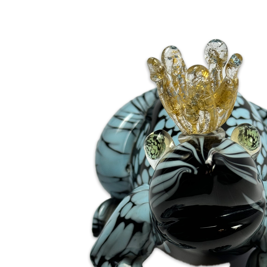 ESCULTURA SAPO PRINCIPE CRISTAL AZUL E PRETO C/COROA FORMIA