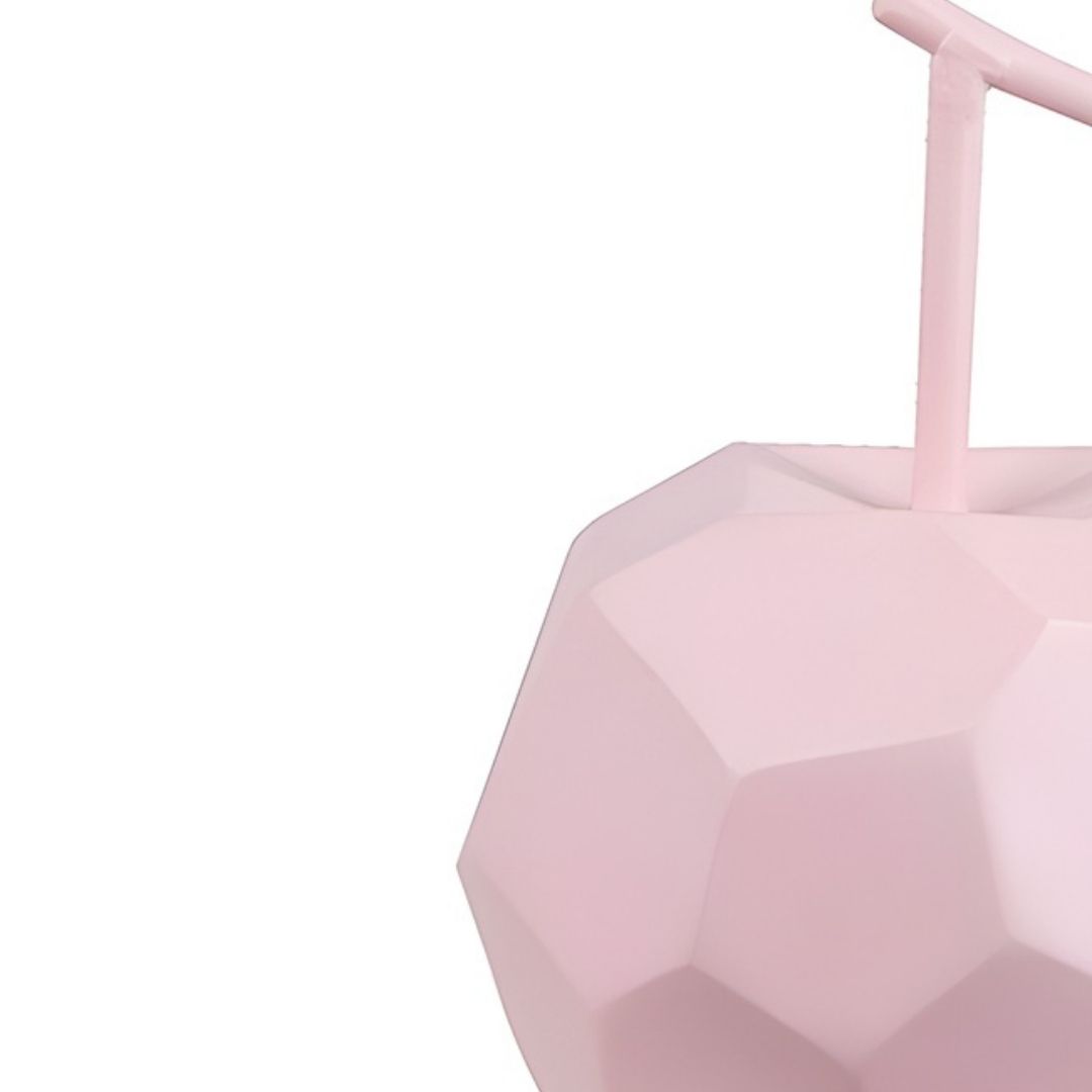 ESCULTURA MACA RESINA ROSA MODALI DESIGN