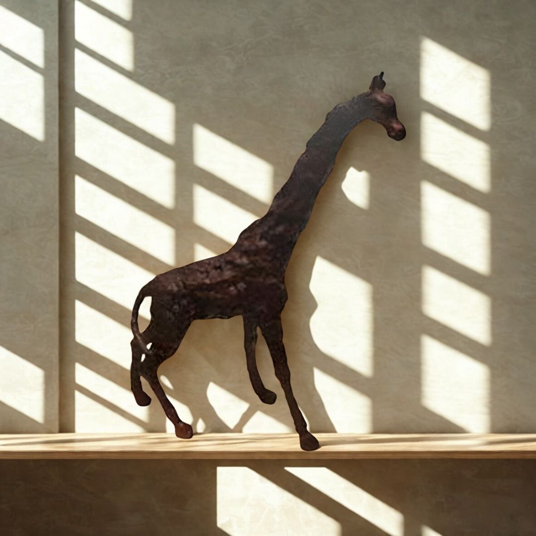 ESCULTURA GIRAFA ABSTRATA PEQUENA RESINA MARROM MODALI DESIGN