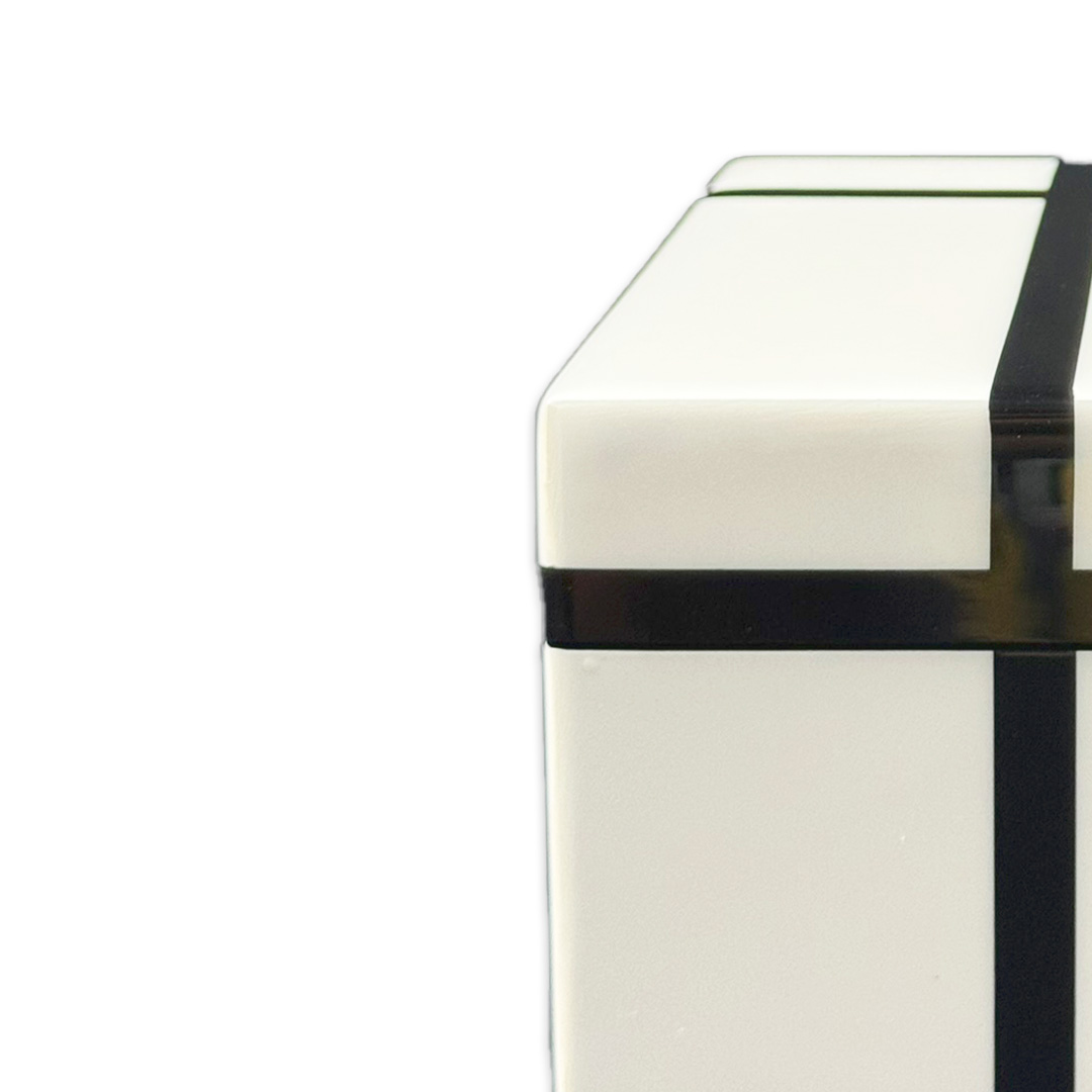 CAIXA QUADRADA MADEIRA LAQUEADA BRANCA C/PRETO PACIFIC CONNECTIONS