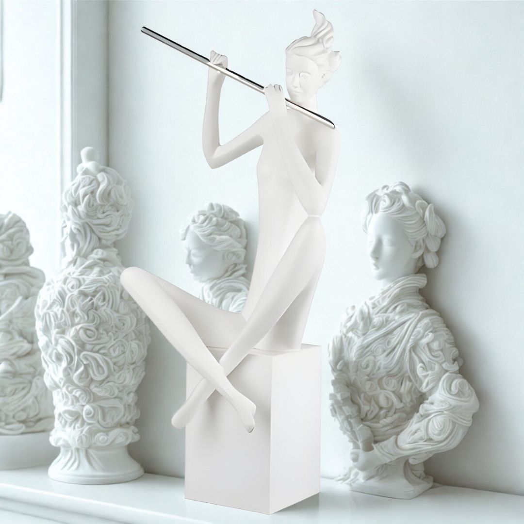 ESCULTURA FLAUTISTA SENTADA RESINA BRANCA MODALI DESIGN