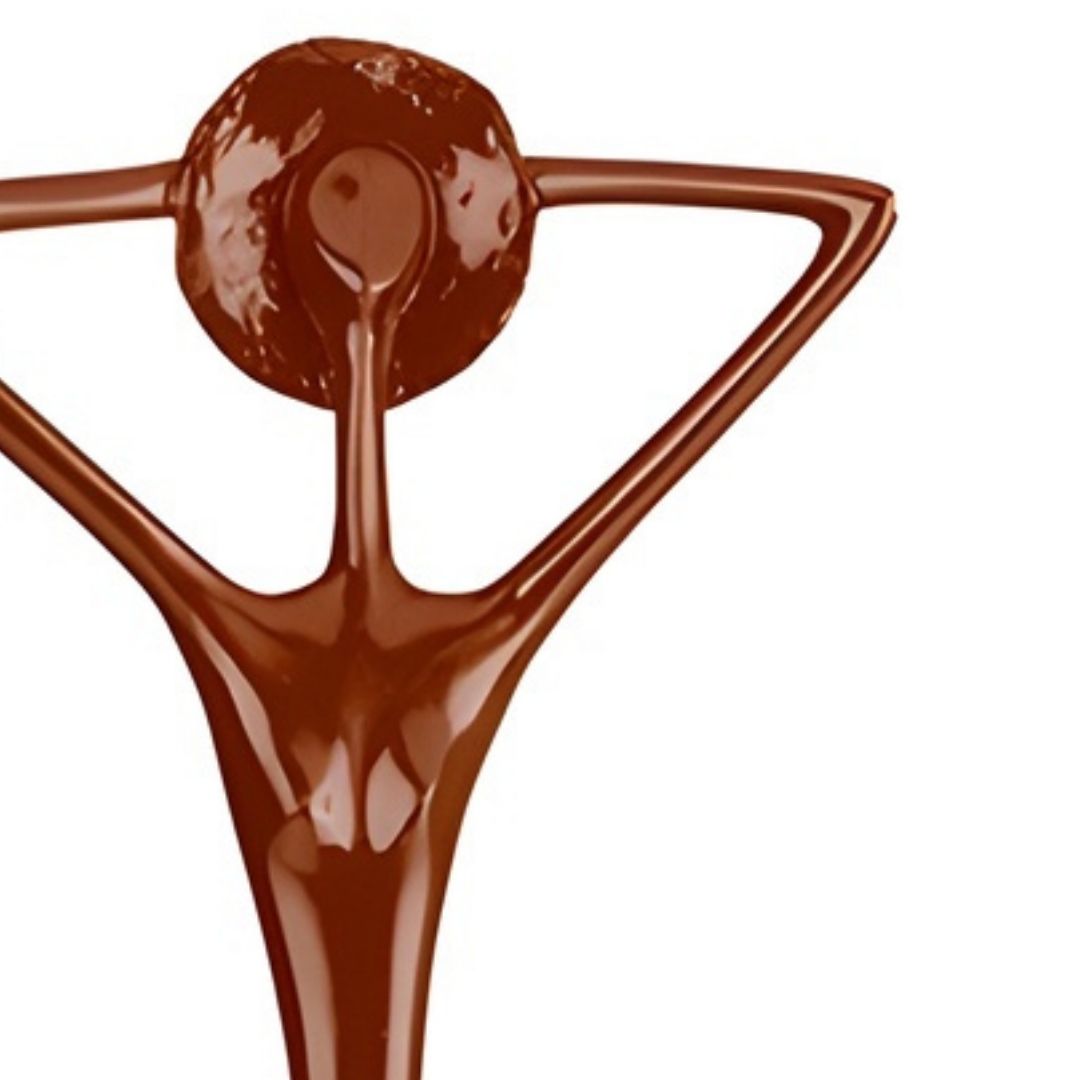 ESCULTURA MULHER CHAPEU SENTADA RESINA BRONZE MODALI DESIGN