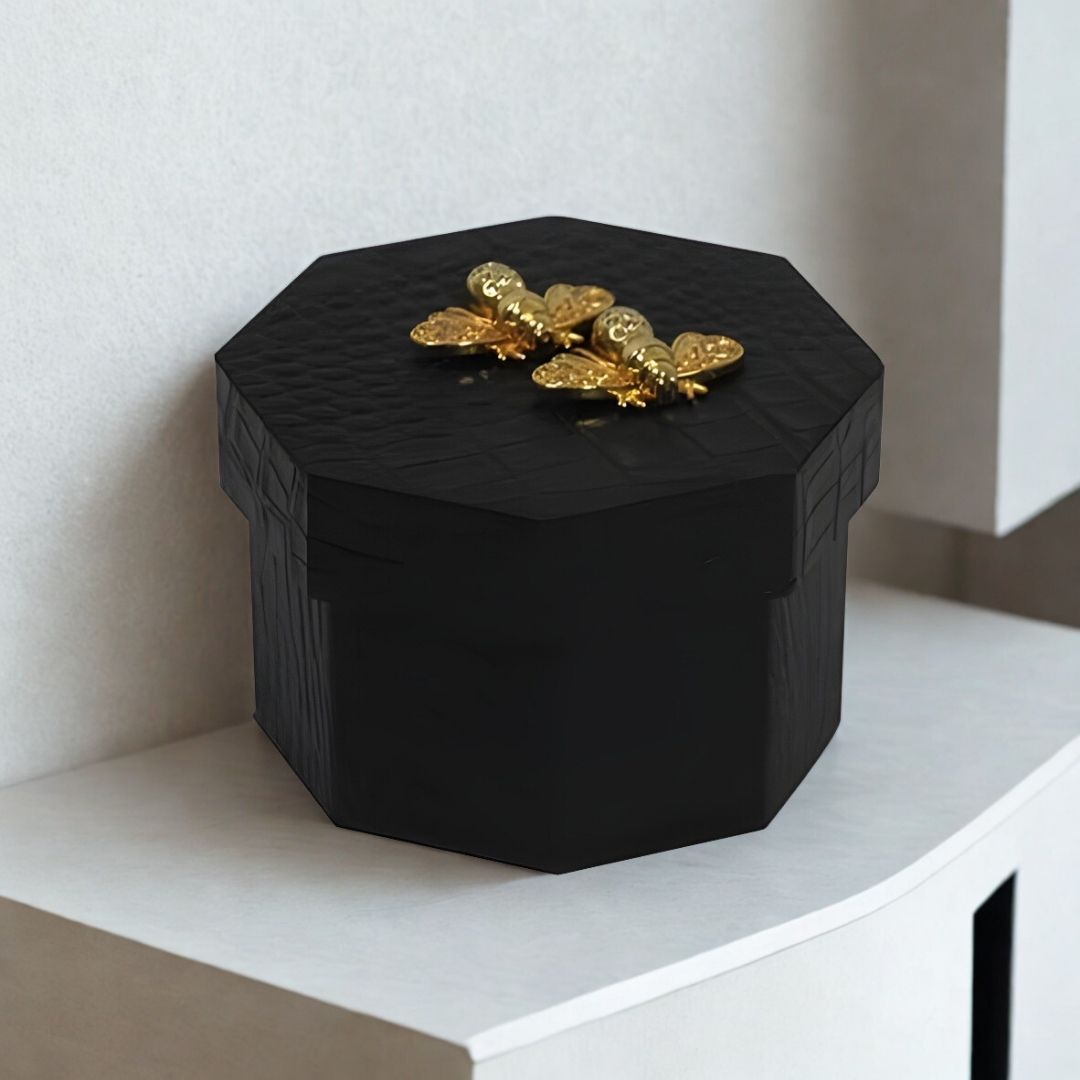 CAIXINHA ABELHAS COURO PRETO/DOURADO MODALI DESIGN