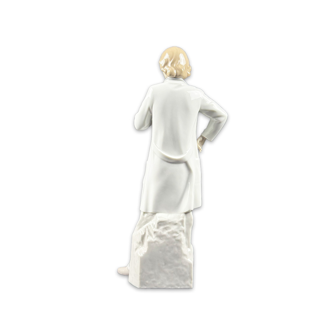 ESCULTURA DOUTORA/MEDICA PORCELANA LLADRO