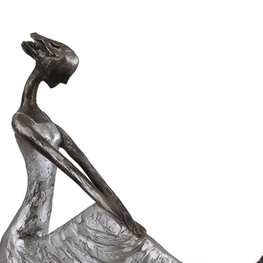 ESCULTURA GILDA SENTADA RESINA PRATEADA MODALI DESIGN