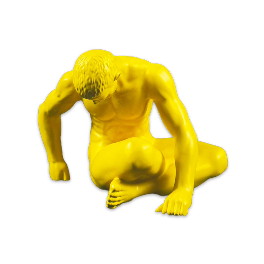 ESCULTURA MAN YOGA RESINA  AMARELO MODALI DESIGN