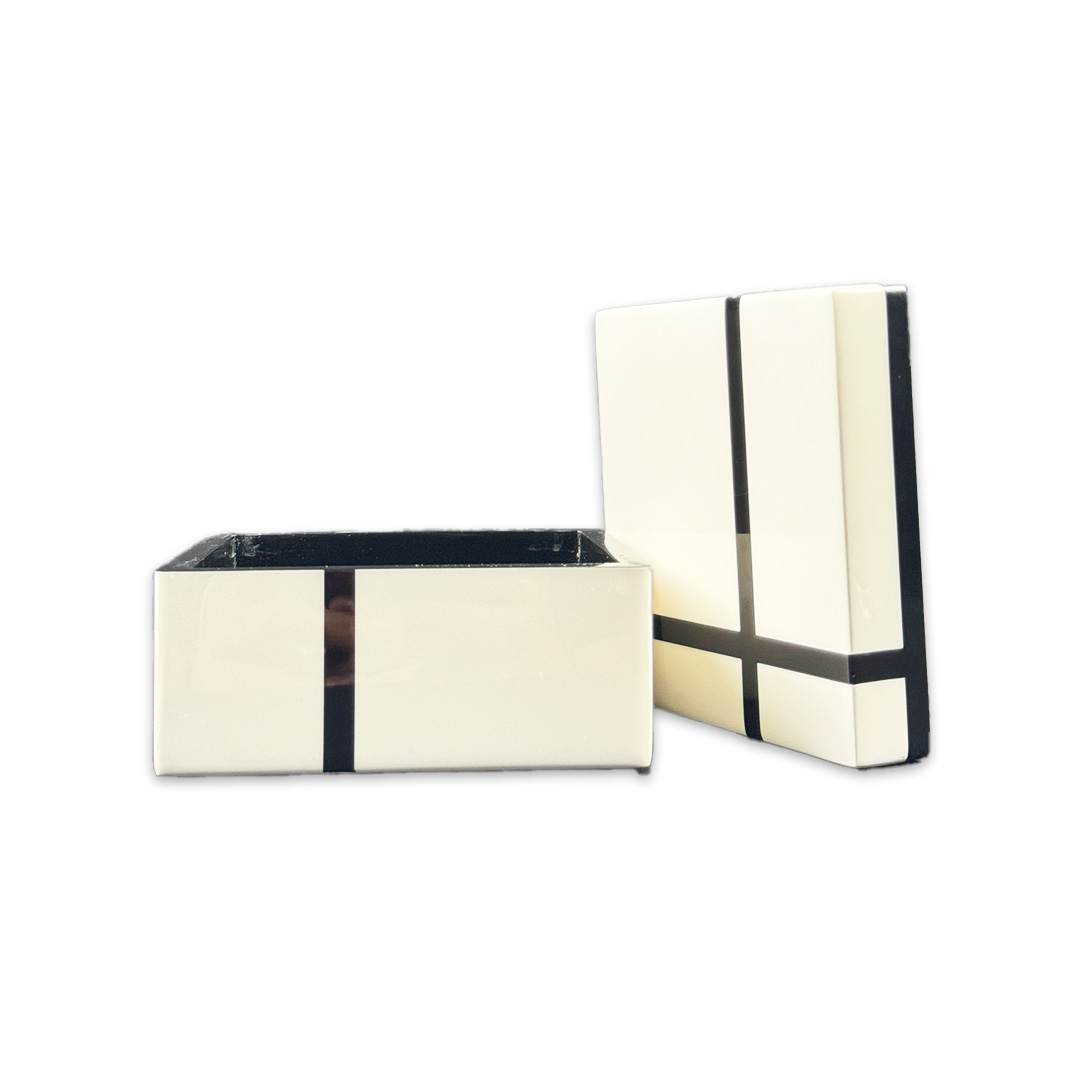 CAIXA QUADRADA MADEIRA LAQUEADA BRANCA C/PRETO PACIFIC CONNECTIONS