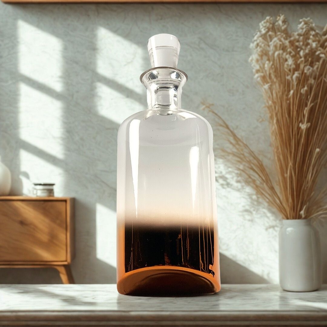 GARRAFA INCLINADA VIDRO TRANSPARENTE C/DETALHE COBRE MODALI DESIGN