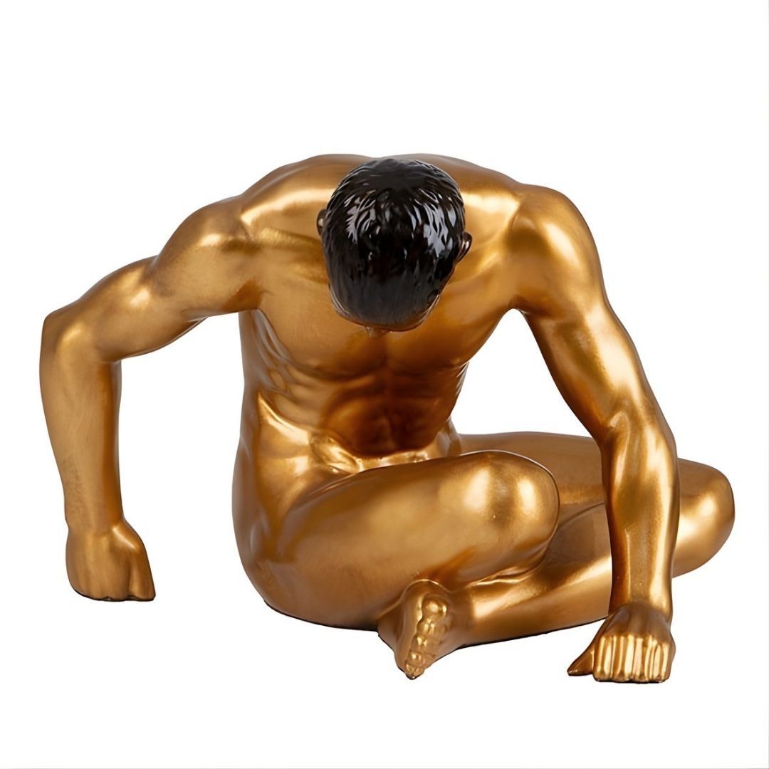 ESCULTURA MAN YOGA RESINA DOURADO MODALI DESIGN