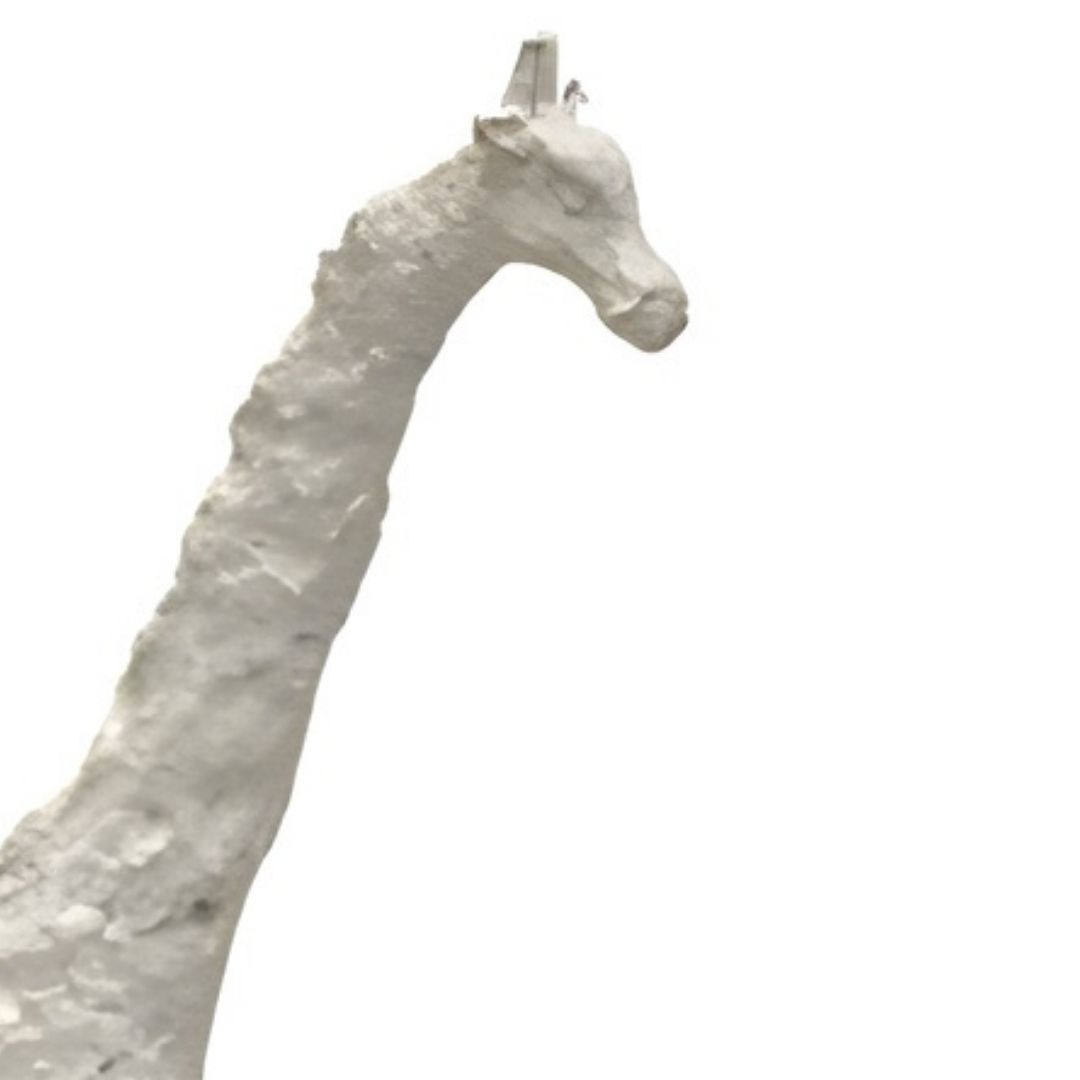 ESCULTURA GIRAFA ABSTRADA GRANDE RESINA BRANCO MODALI DESIGN