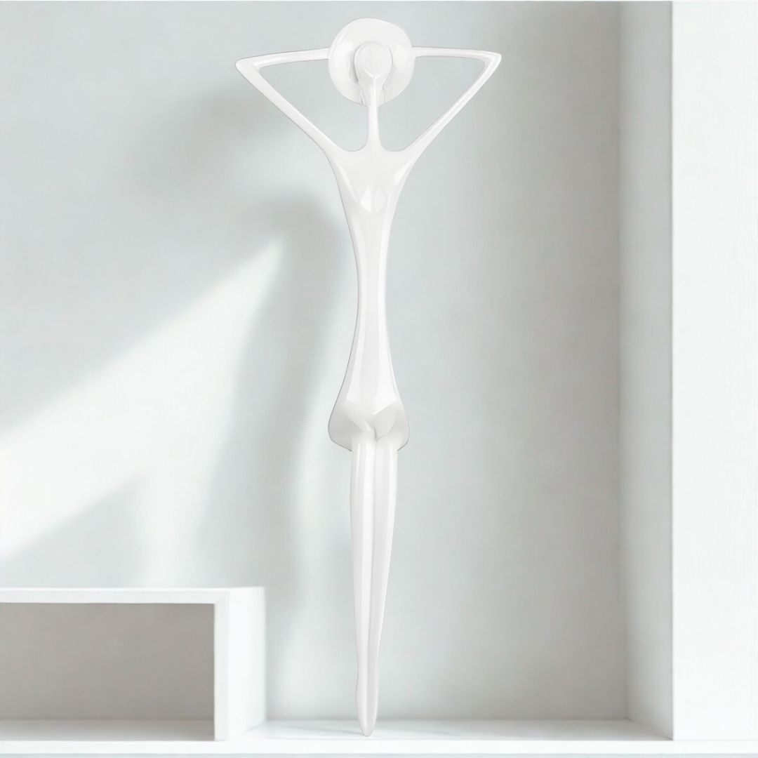ESCULTURA MULHER CHAPEU SENTADA RESINA BRANCA MODALI DESIGN