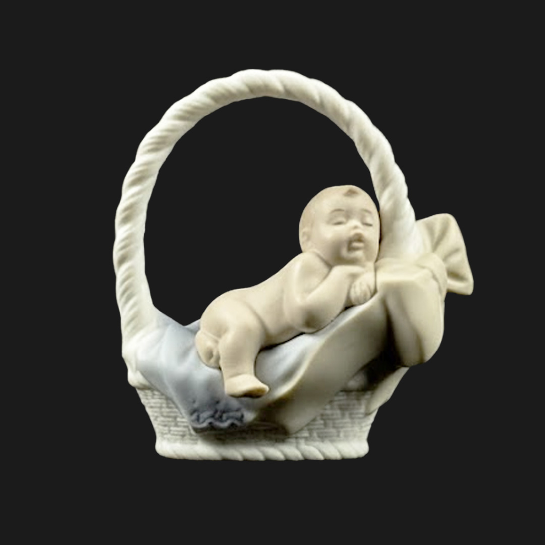 ESCULTURA BEBE NASCIDO  MASCULINO PORCELANA LLADRO