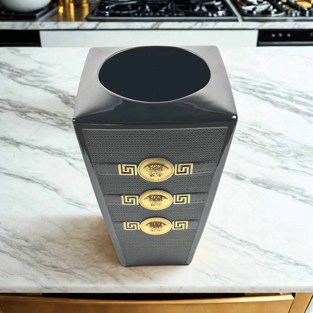 VASO VERSACE SIGNATURE PRETO/DOURADO PORCELANA