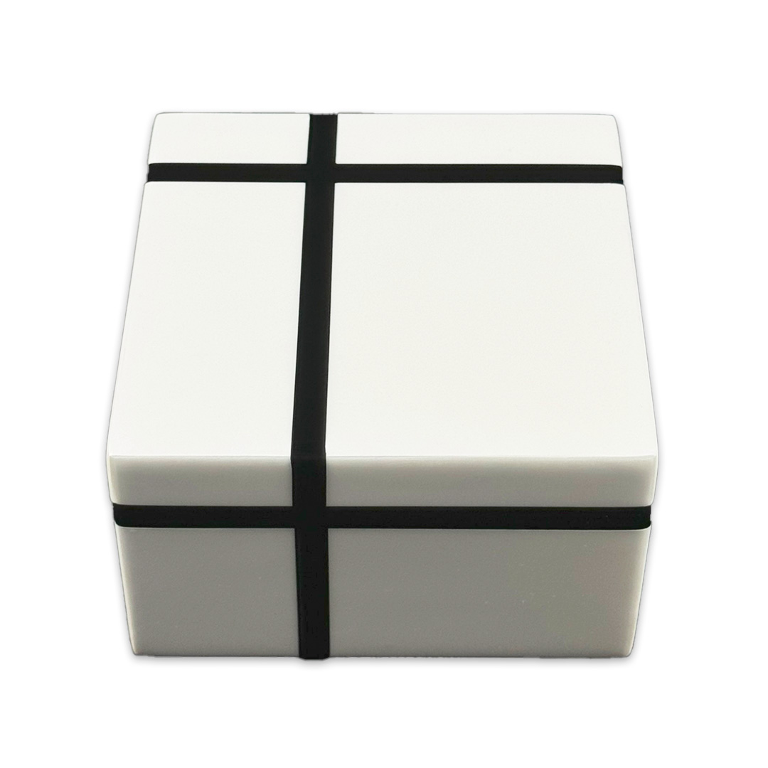 CAIXA QUADRADA MADEIRA LAQUEADA BRANCA C/PRETO PACIFIC CONNECTIONS