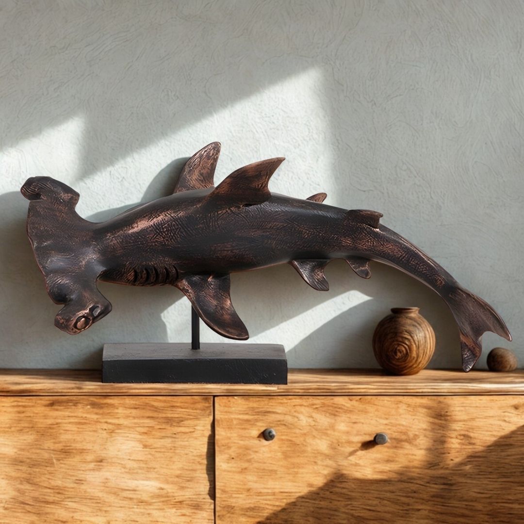 ESCULTURA TUBARAO MARTELO GRANDE P/MESA RESINA COBRE MODALI DESIGN