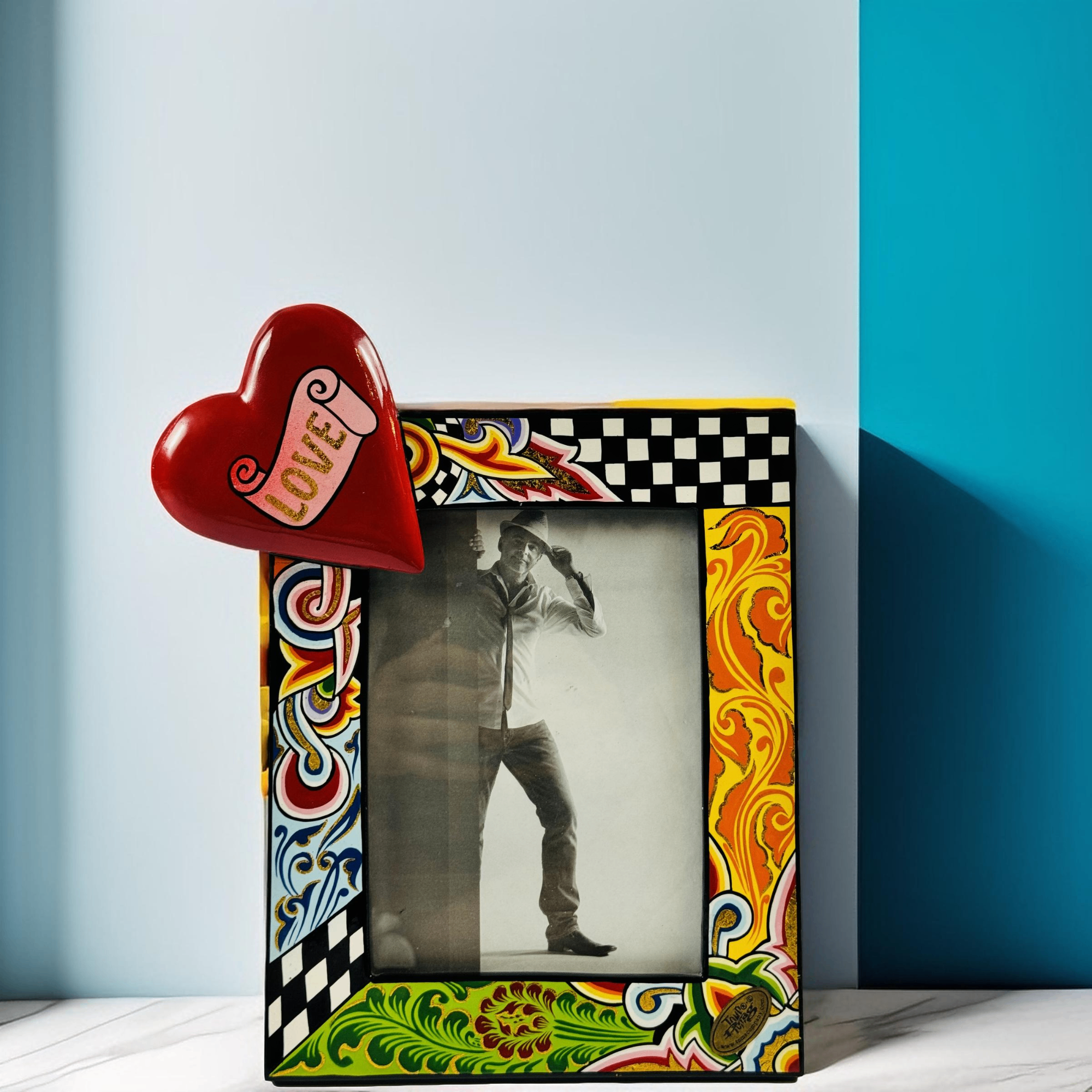 PORTA RETRATO CORAÇÃO FOTO 13X18 MADEIRA TOMS DRAG