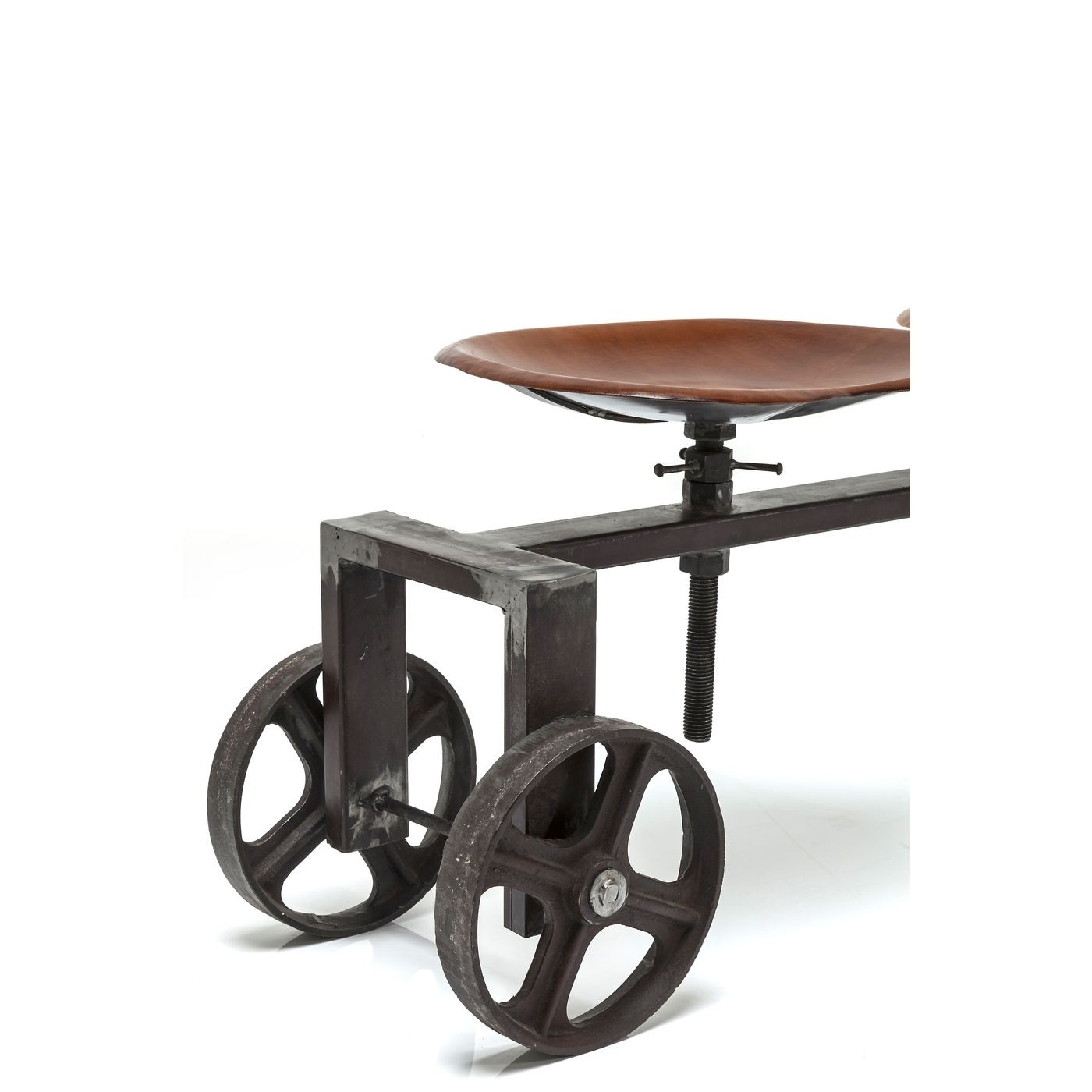 BANCO TRATOR 3 LUGARES FERRO COM COURO 