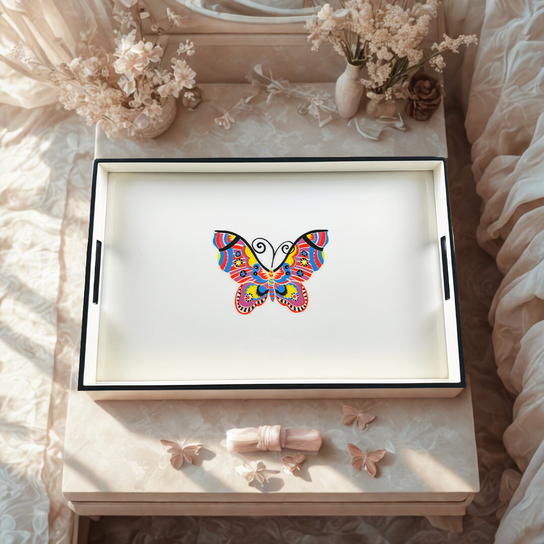 BANDEJA RETANGULAR MADEIRA LAQUEADA BRANCA C/BORBOLETA PACIFIC CONNECTIONS