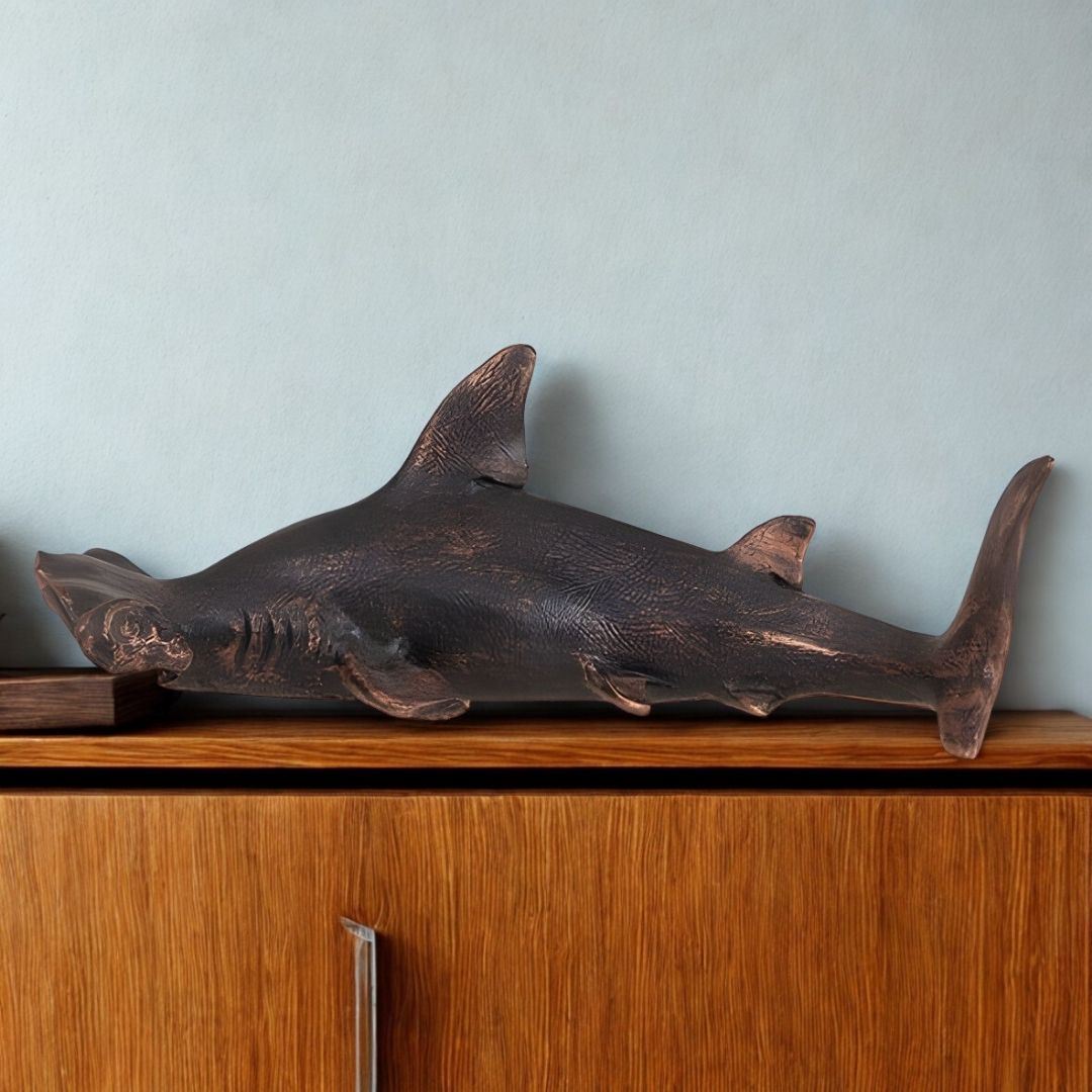 ESCULTURA TUBARAO MARTELO PEQUENO P/MESA RESINA COBRE  MODALI DESIGN