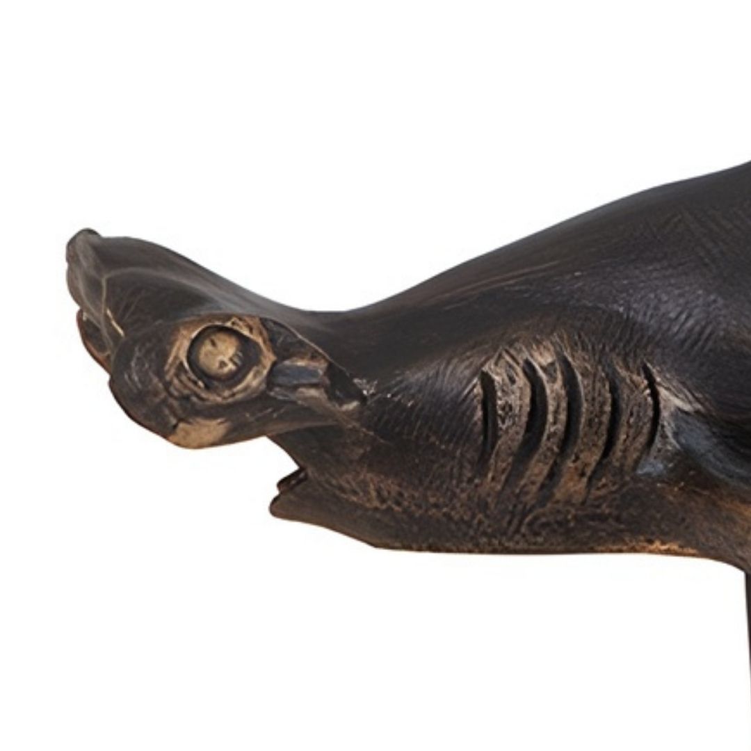 ESCULTURA TUBARAO PAREDE MEDIO RESINA OURO ENVELHECIDO MODALI DESIGN