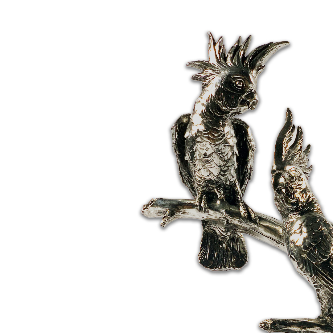 ESCULTURA DUAS CACATUA NO GALHO RESINA PRATEADO COR MULDER