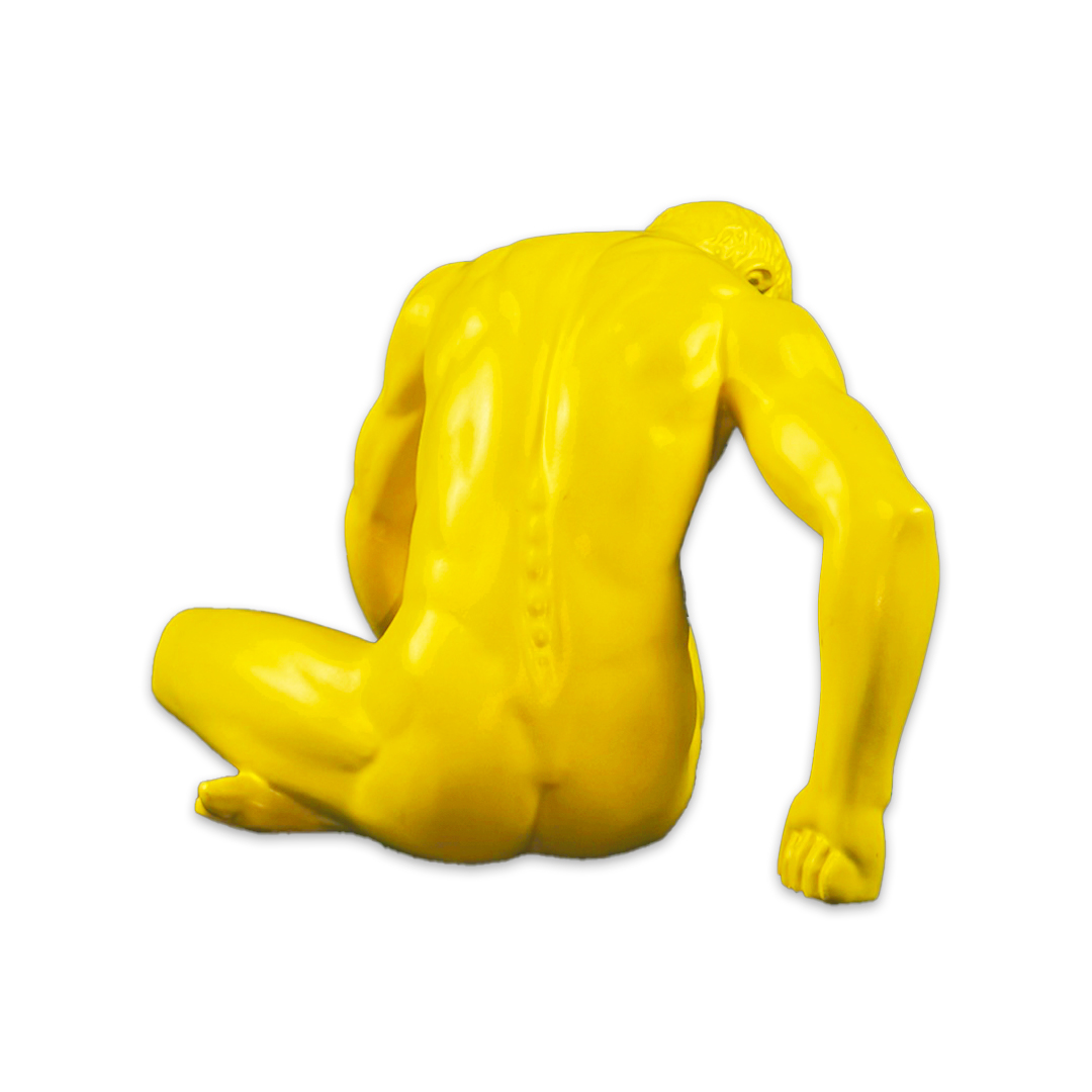 ESCULTURA MAN YOGA RESINA  AMARELO MODALI DESIGN