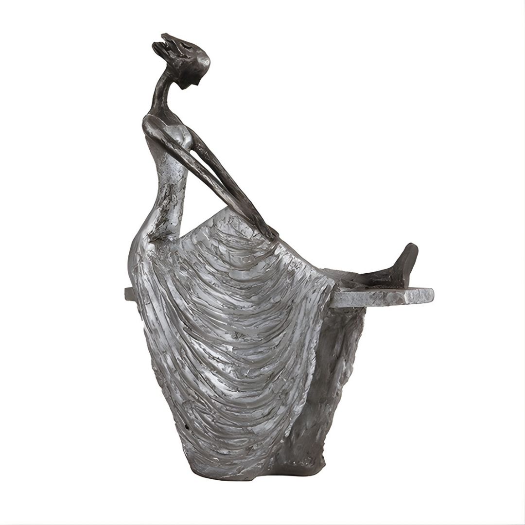 ESCULTURA GILDA SENTADA RESINA PRATEADA MODALI DESIGN