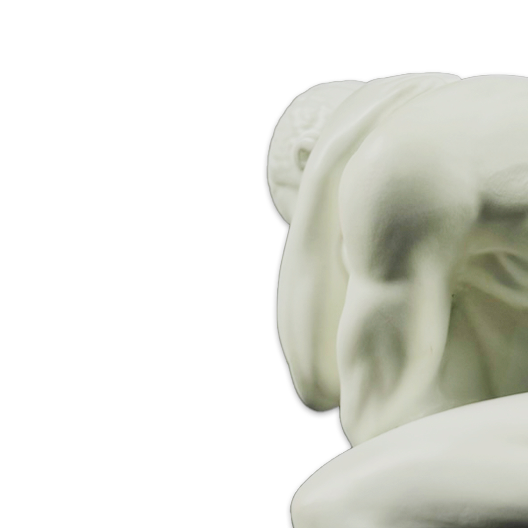 ESCULTURA MAN ENCOLHIDO RESINA BRANCO MODALI DESIGN