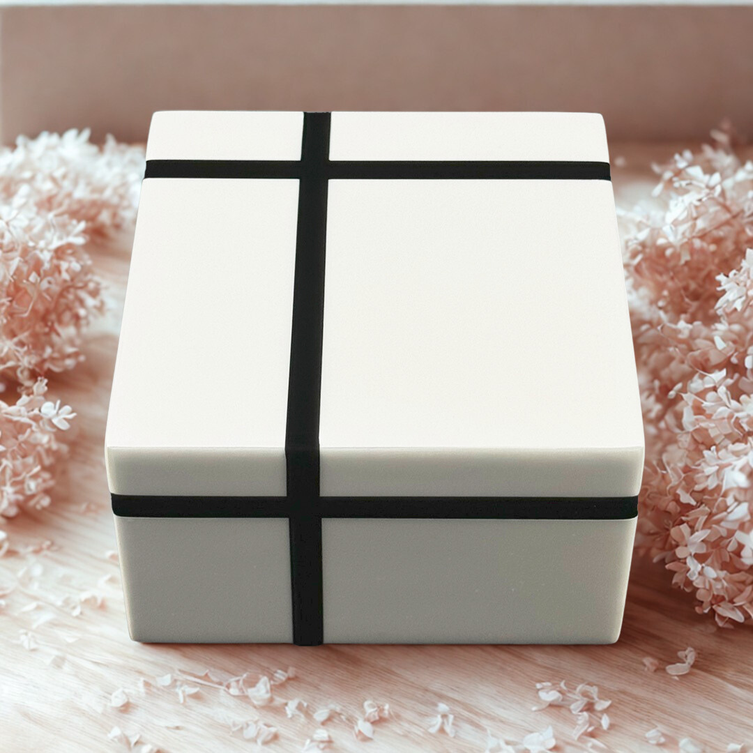 CAIXA QUADRADA MADEIRA LAQUEADA BRANCA C/PRETO PACIFIC CONNECTIONS