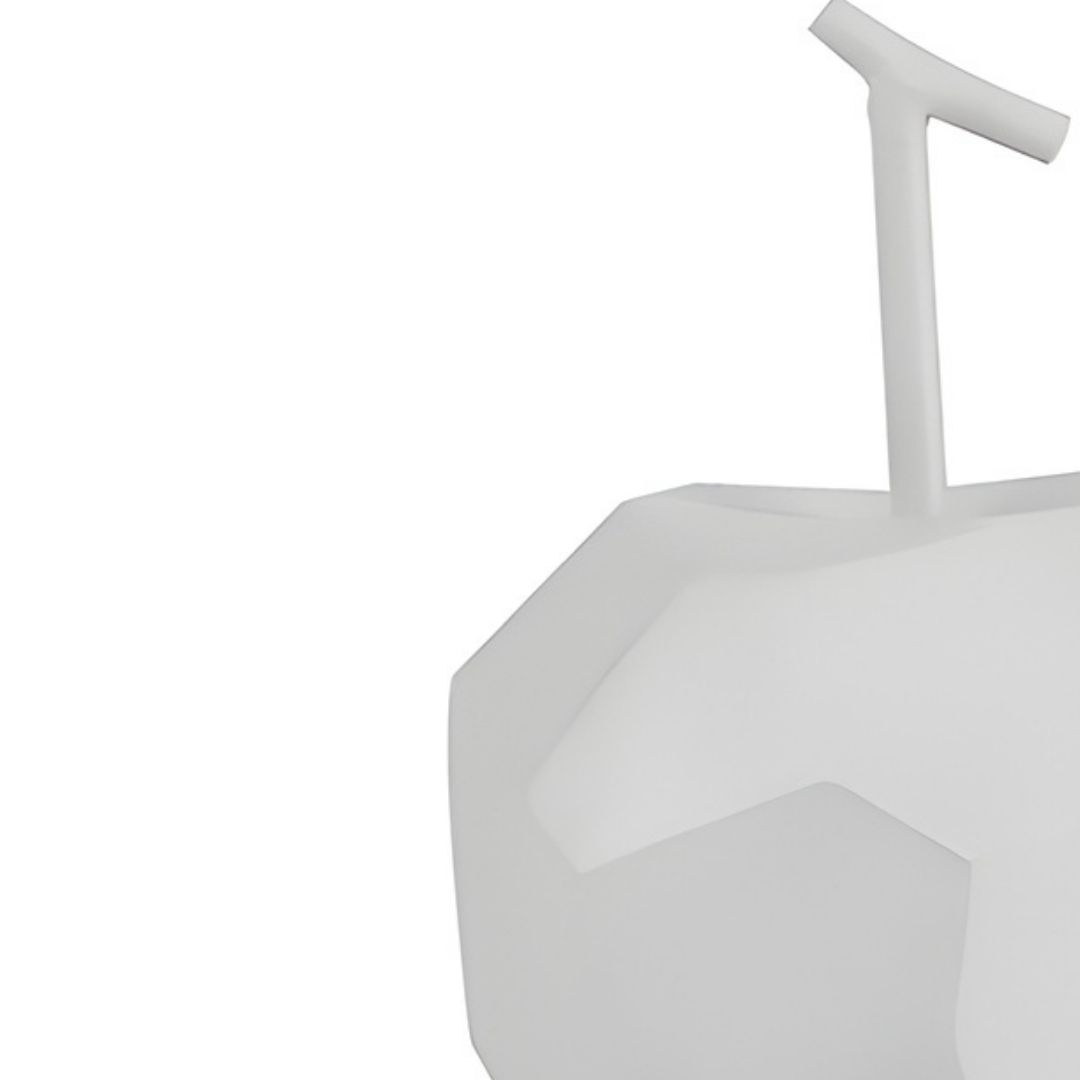 ESCULTURA MACA RESINA CINZA MODALI DESIGN