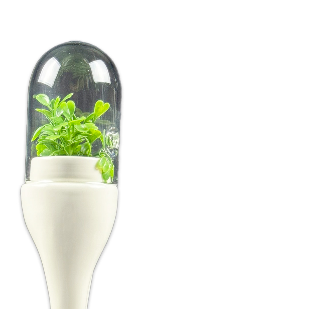 ESCULTURA C/MEIAS LISTRADAS BRANCA/DOURADA CERAMICA BOSA